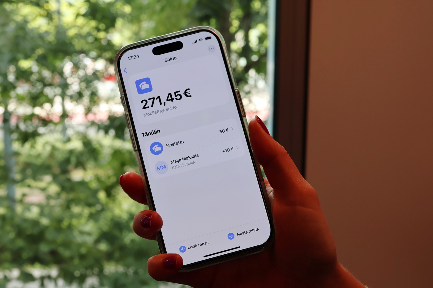 MobilePay-saldo kädessä